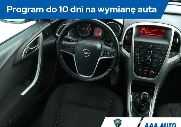 Opel Astra cena 27000 przebieg: 169248, rok produkcji 2012 z Świętochłowice małe 277